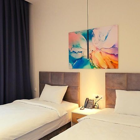 Add Hotel Alma-Ata Buitenkant foto
